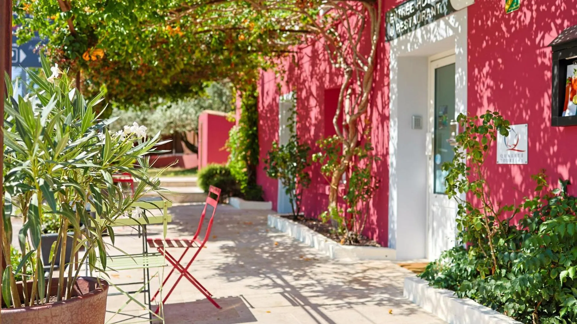 *** Hotel Auberge les Galets Peyruis Frankreich