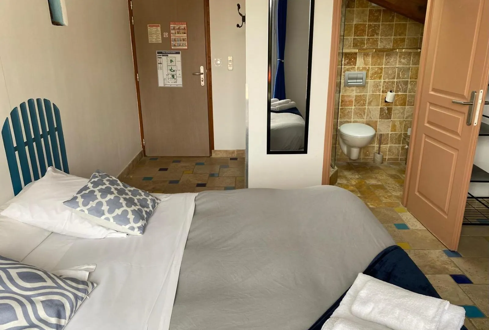 *** Hotel Auberge Les Galets Peyruis Francia