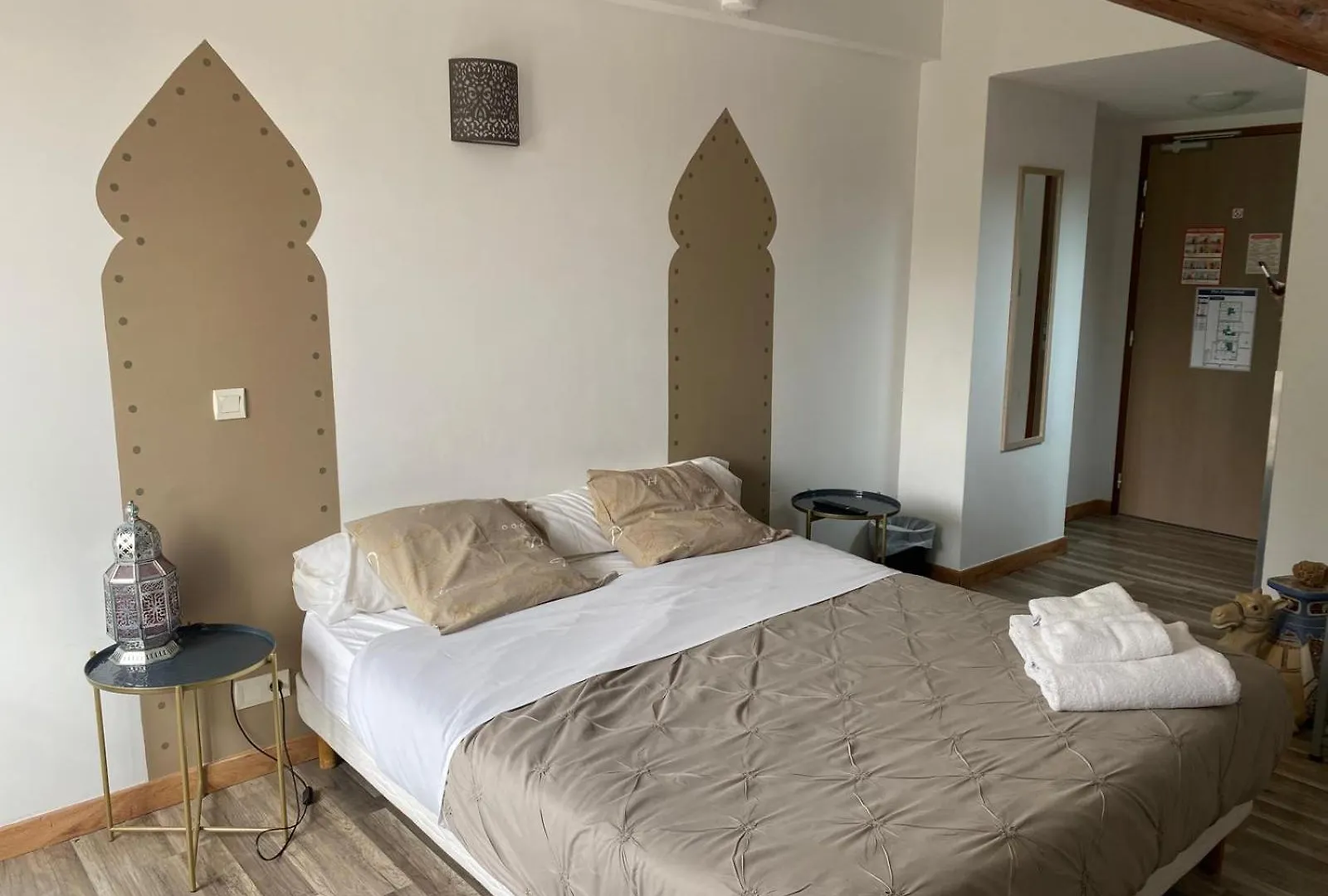 *** Hotel Auberge Les Galets Peyruis Francia