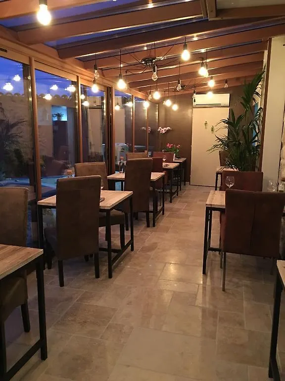 *** Hotel Auberge Les Galets Peyruis Francia